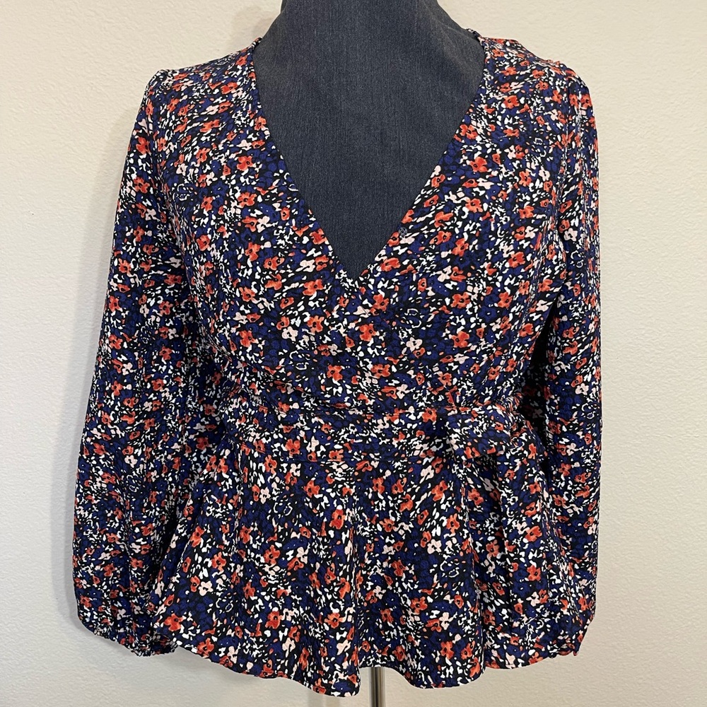 Skies are Blue Floral V-Neck Women's Wrap peplum front Top - small